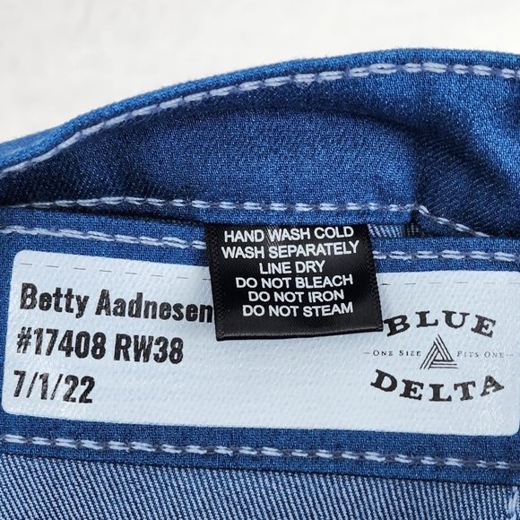 Blue Delta Women's Betty Aadnesen Custom Made Postman Blue Denim Jean - Picture 4 of 6